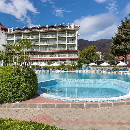 Marti La Perla - Adult Only+16 4*