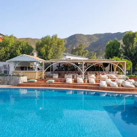 Marti La Perla - Adult Only+16 马尔马里斯