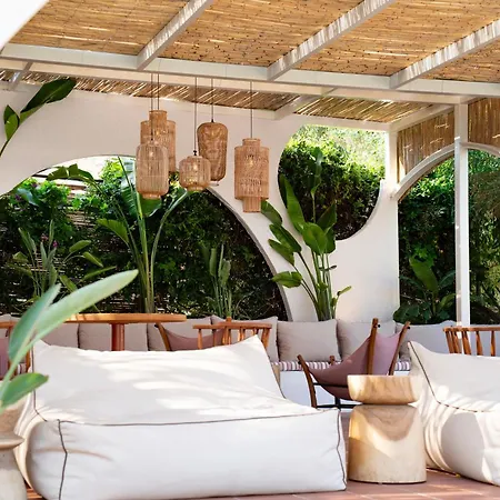 Complex Marti La Perla - Adult Only+16 4*