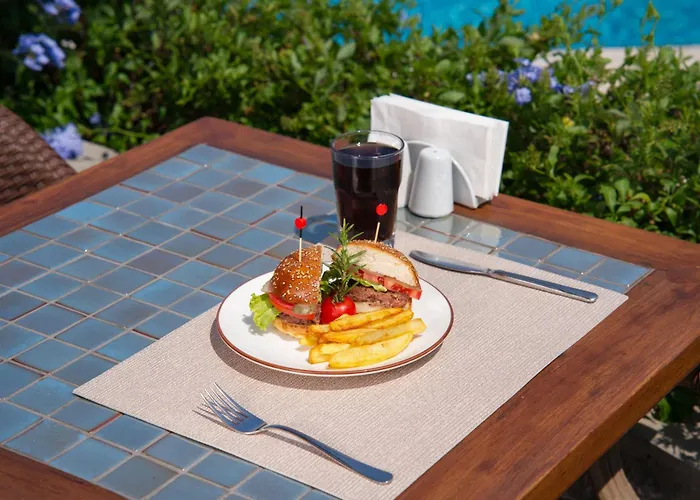 Marti La Perla - Adult Only+16 4*