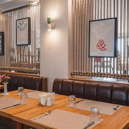 Marti La Perla - Adult Only+16 4*