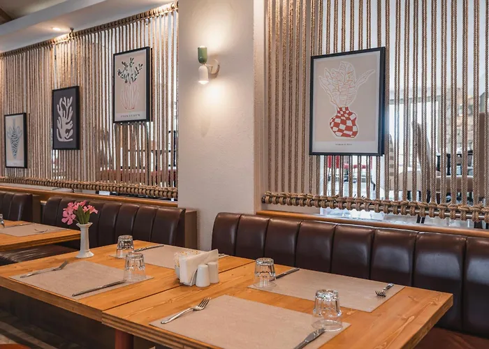 Marti La Perla - Adult Only+16 4*