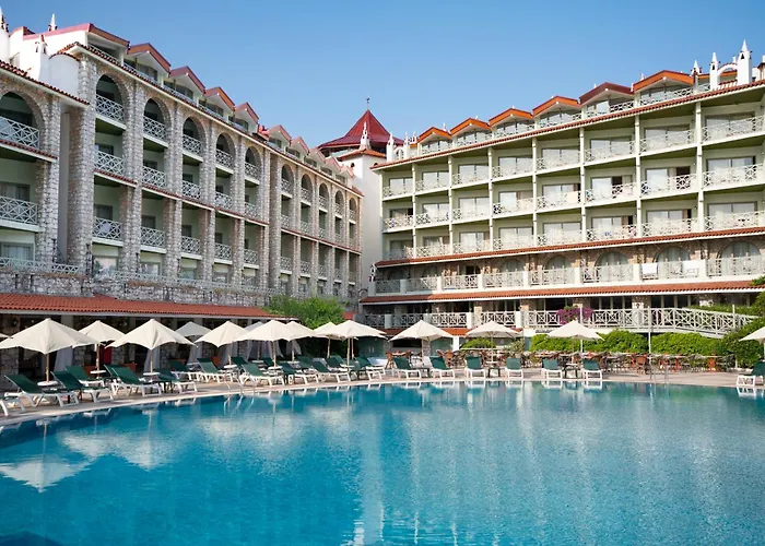 Marti La Perla - Adult Only+16 4*