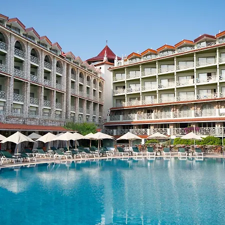 Marti La Perla - Adult Only+16 4*