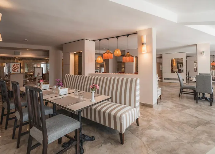 Marti La Perla - Adult Only+16 4*